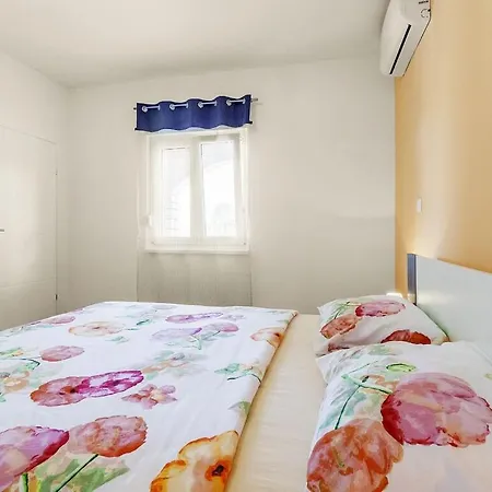 Lilly Comfortable Holiday * Rakalj