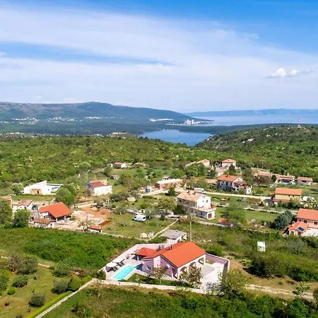 Vikendica Lilly Comfortable Holiday *