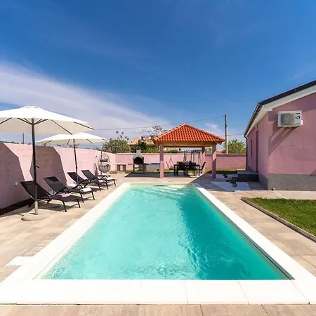 Vikendica Lilly Comfortable Holiday *