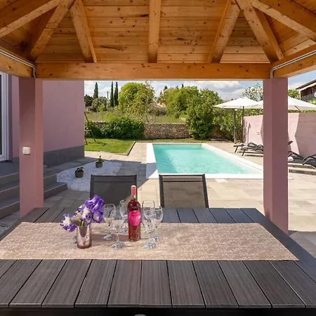 Vikendica Lilly Comfortable Holiday Rakalj